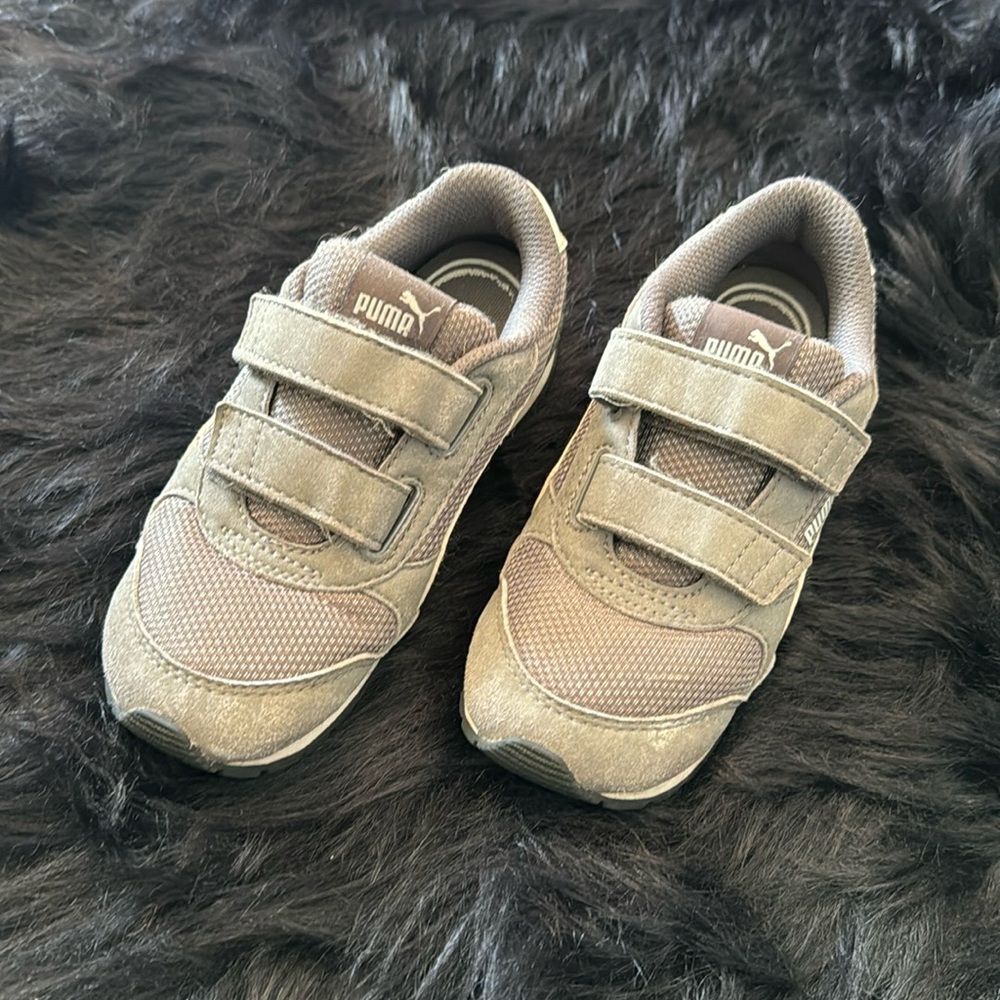 Kids PUMA Sneakers